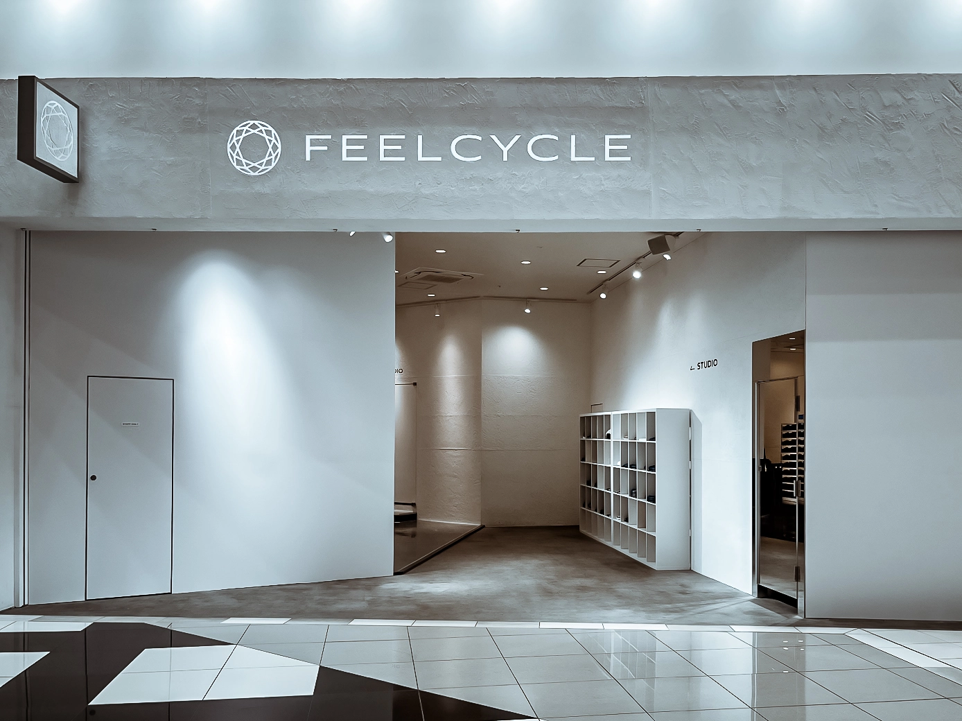FEELCYCLE 越谷 スタジオ写真