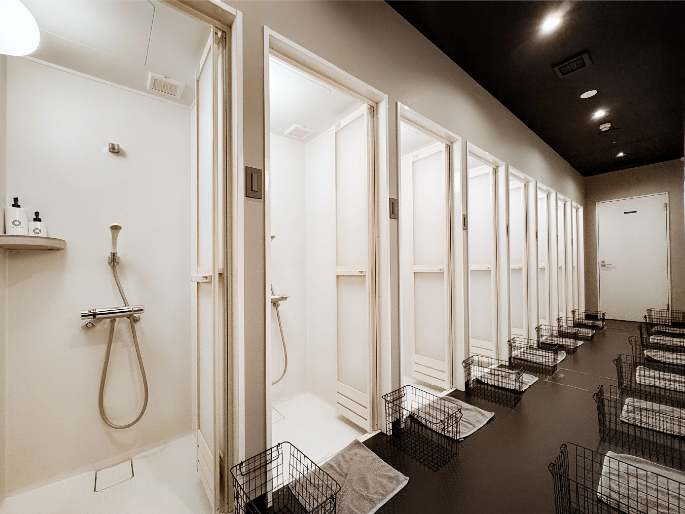 船橋店｜暗闇フィットネス FEELCYCLE｜船橋駅、京成船橋駅