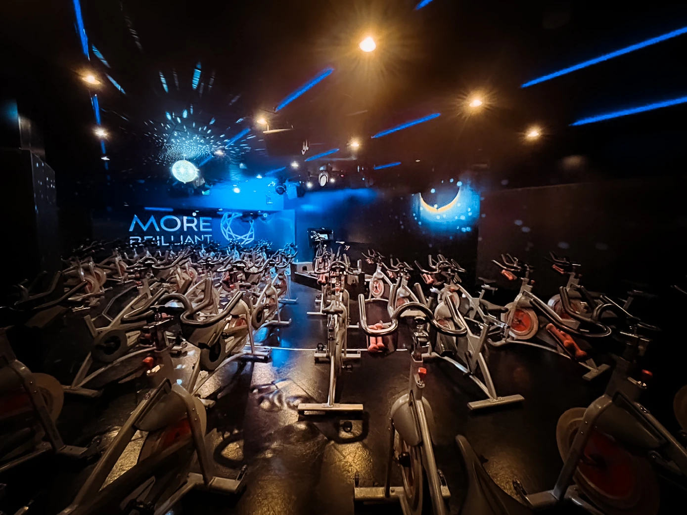 FEELCYCLE 吉祥寺 スタジオ写真