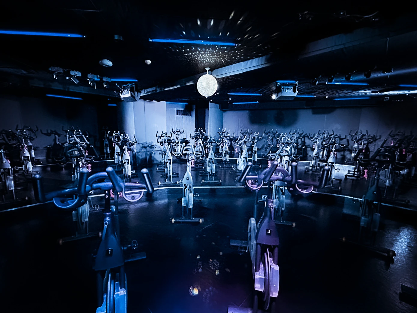 柏店｜暗闇フィットネス FEELCYCLE｜柏駅