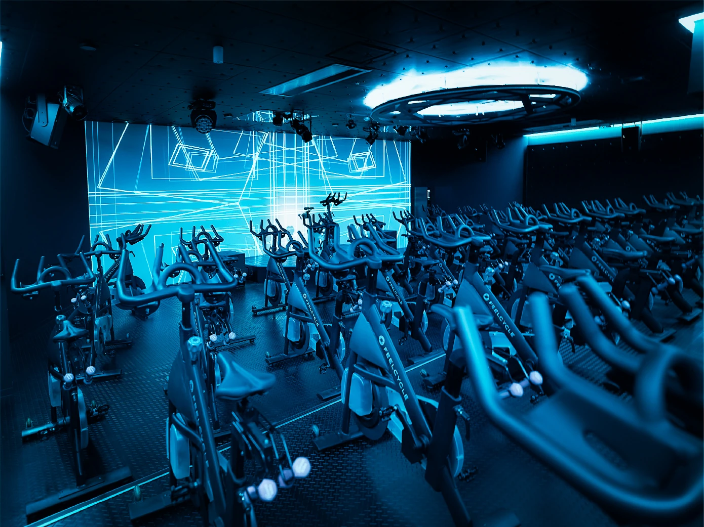 武蔵小杉店｜暗闇フィットネス FEELCYCLE｜武蔵小杉駅、新丸子駅