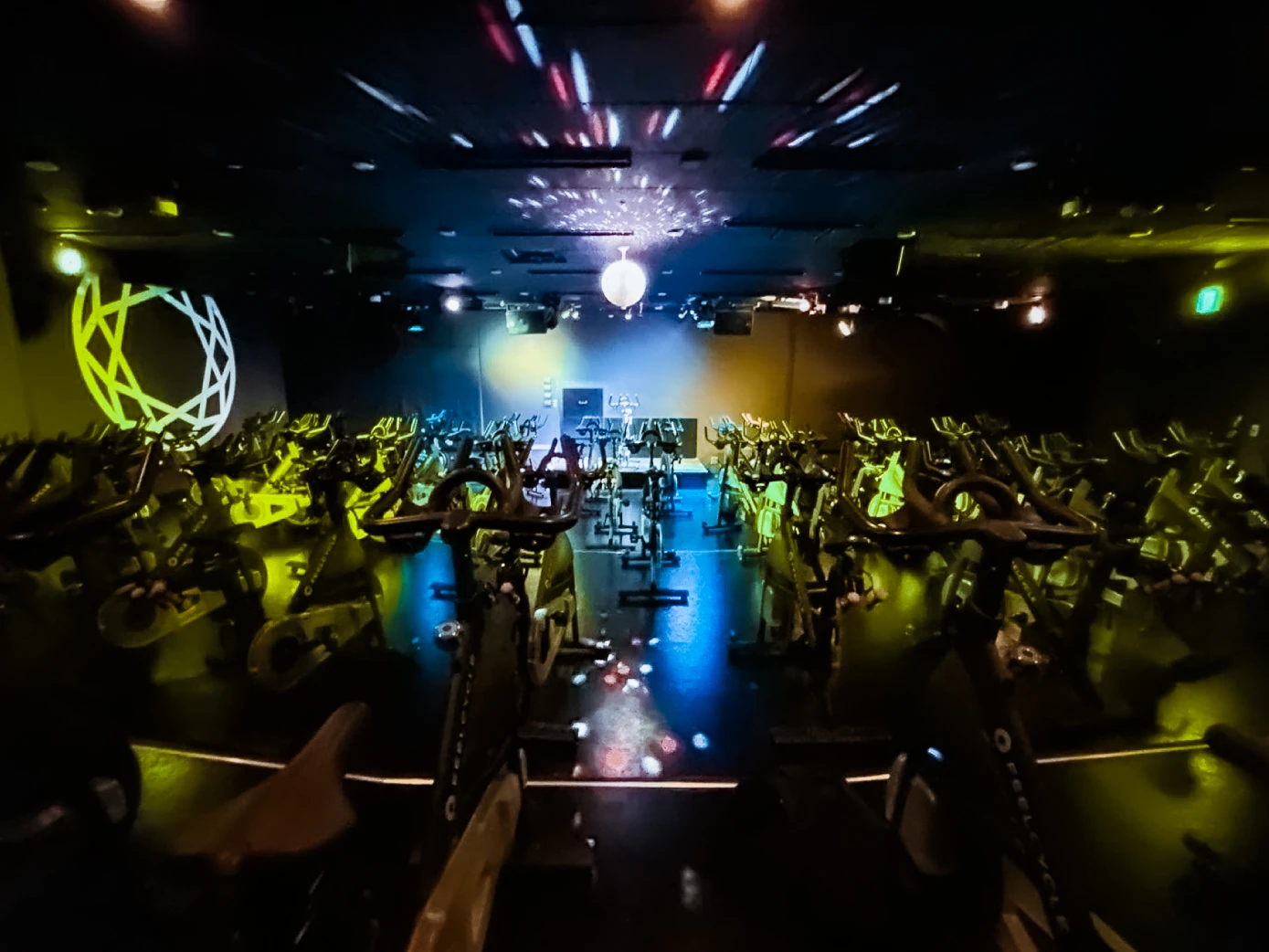 FEELCYCLE 汐留 スタジオ写真