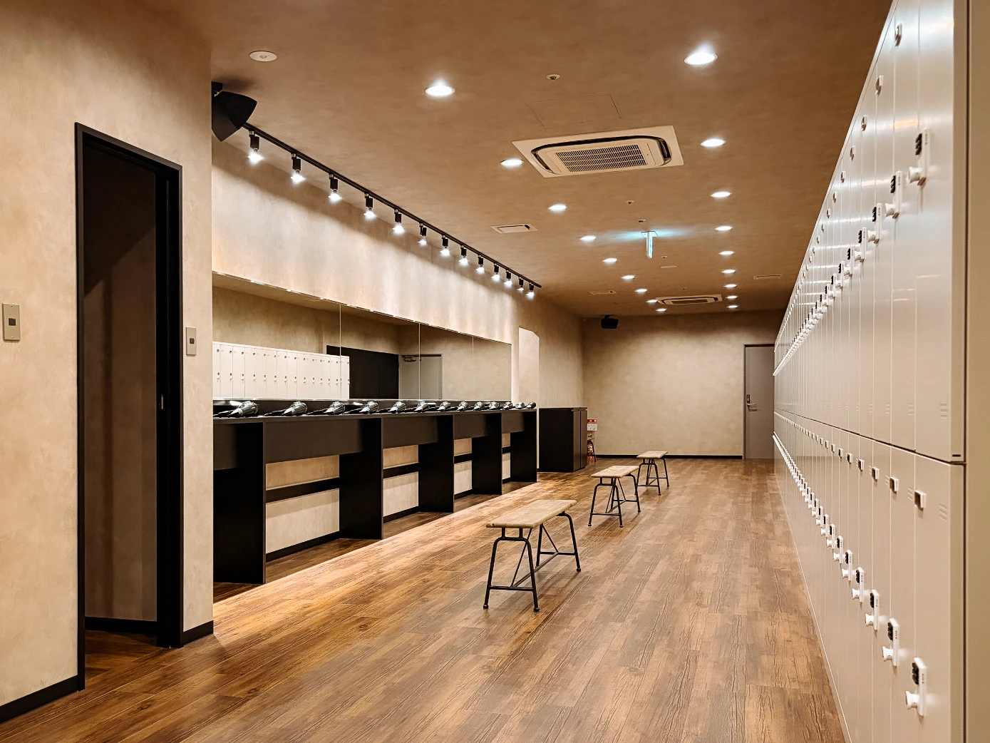 FEELCYCLE 汐留 スタジオ写真