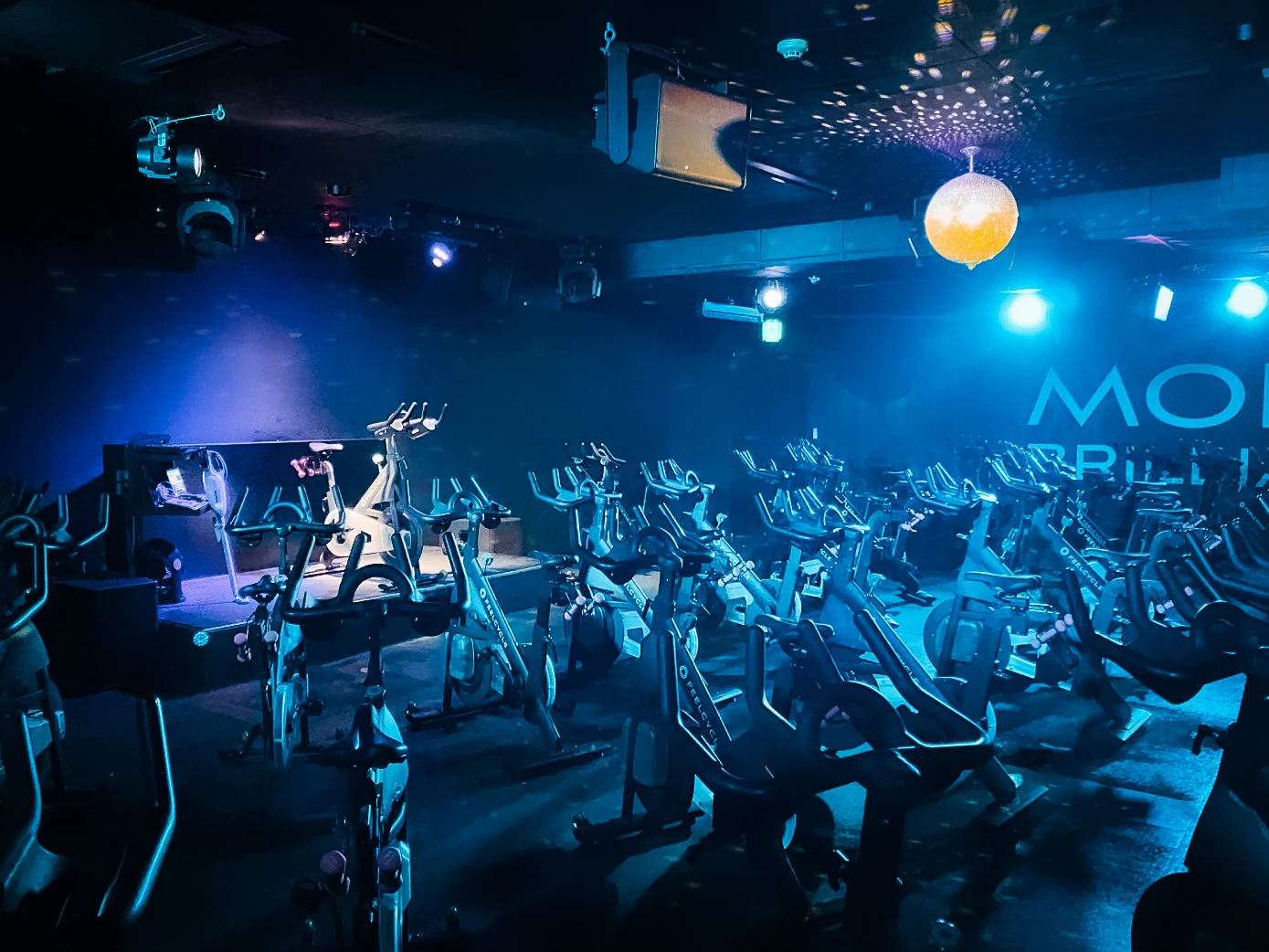 栄店｜暗闇フィットネス FEELCYCLE｜栄駅、久屋大通駅