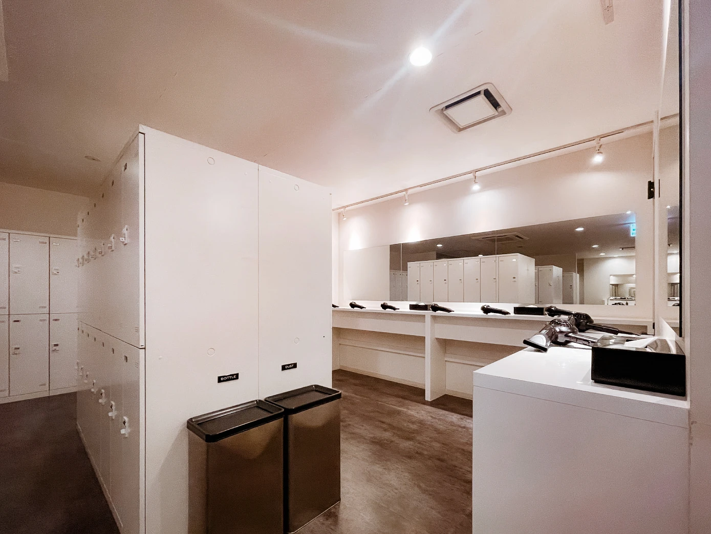 FEELCYCLE 栄 スタジオ写真