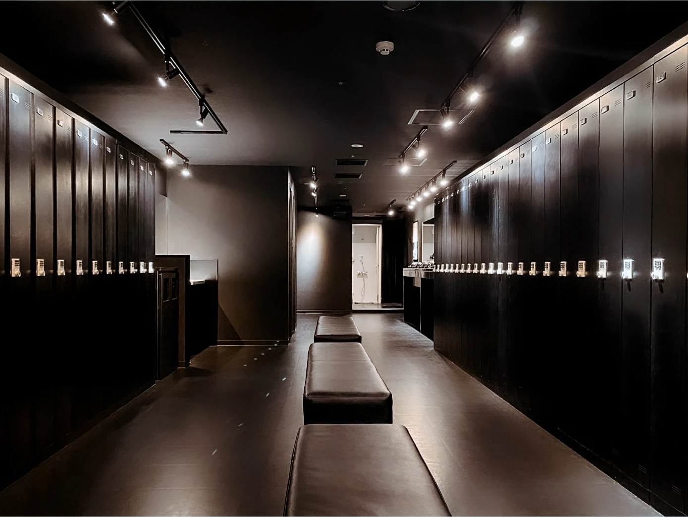 札幌店｜暗闇フィットネス FEELCYCLE｜大通駅、西4丁目駅