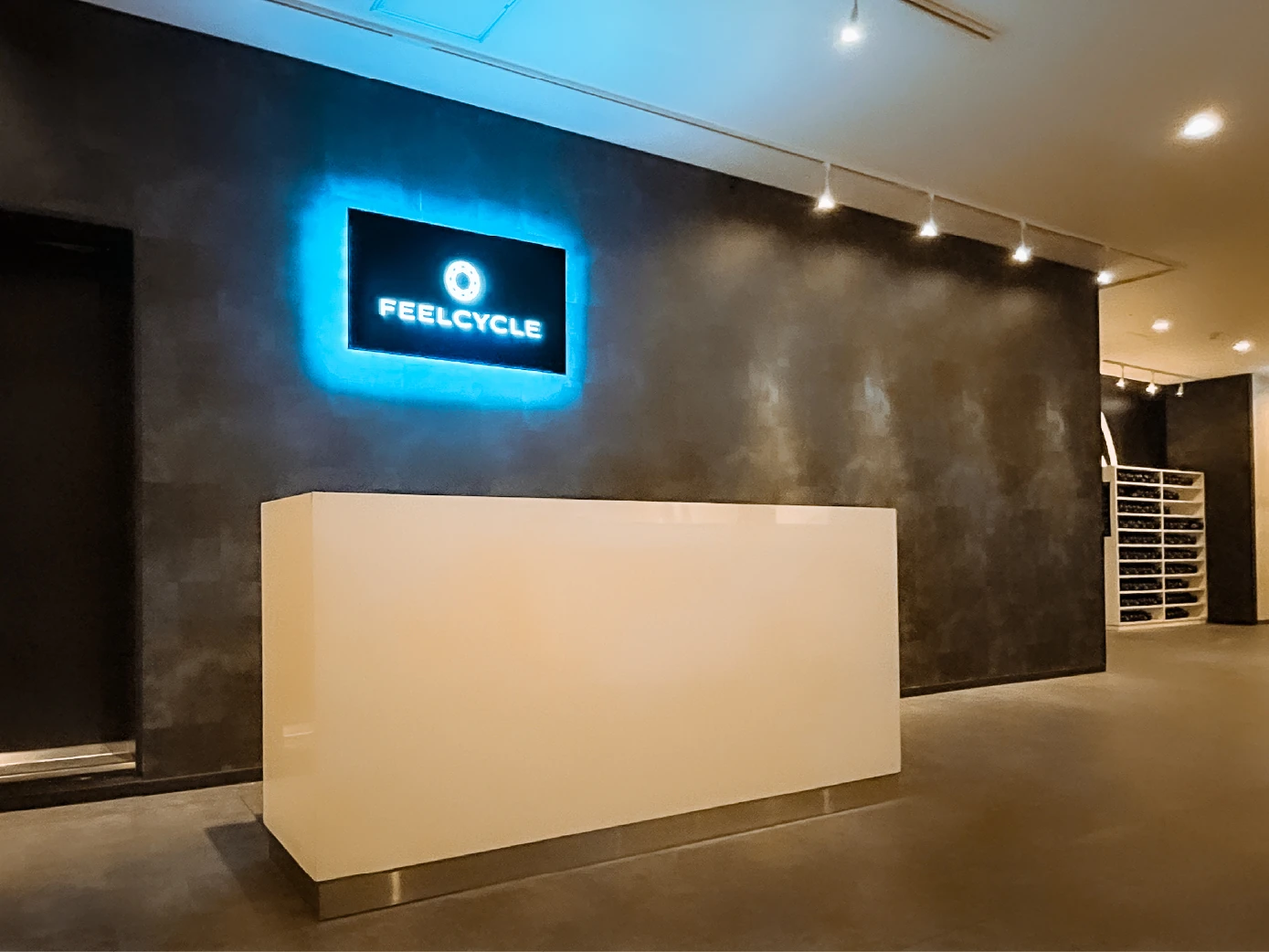 FEELCYCLE 心斎橋 スタジオ写真