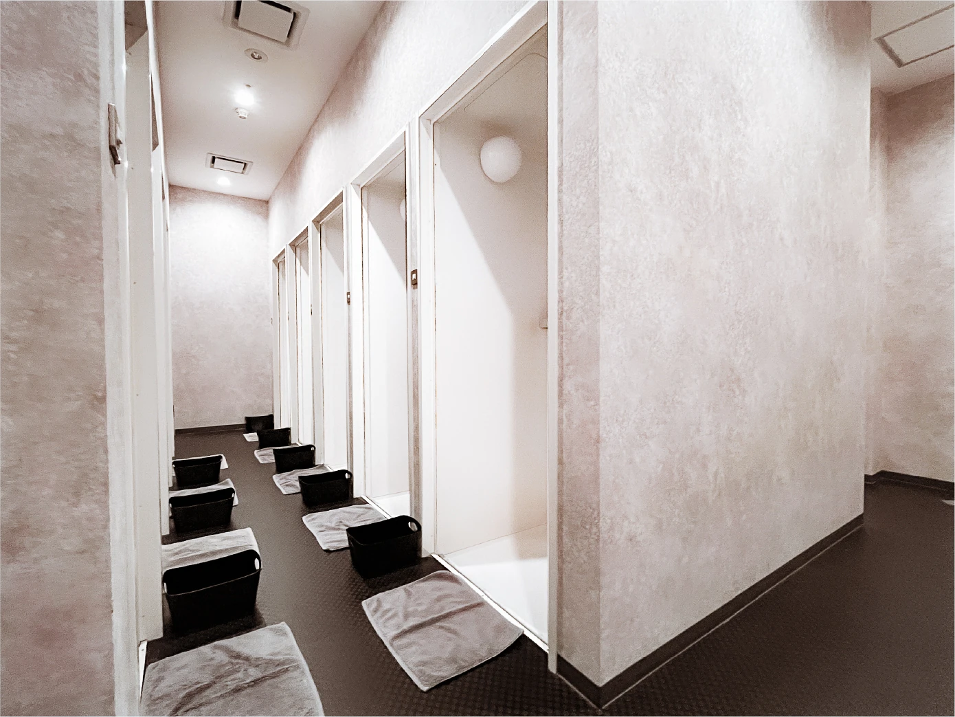 心斎橋店｜暗闇フィットネス FEELCYCLE｜心斎橋駅、四ツ橋駅