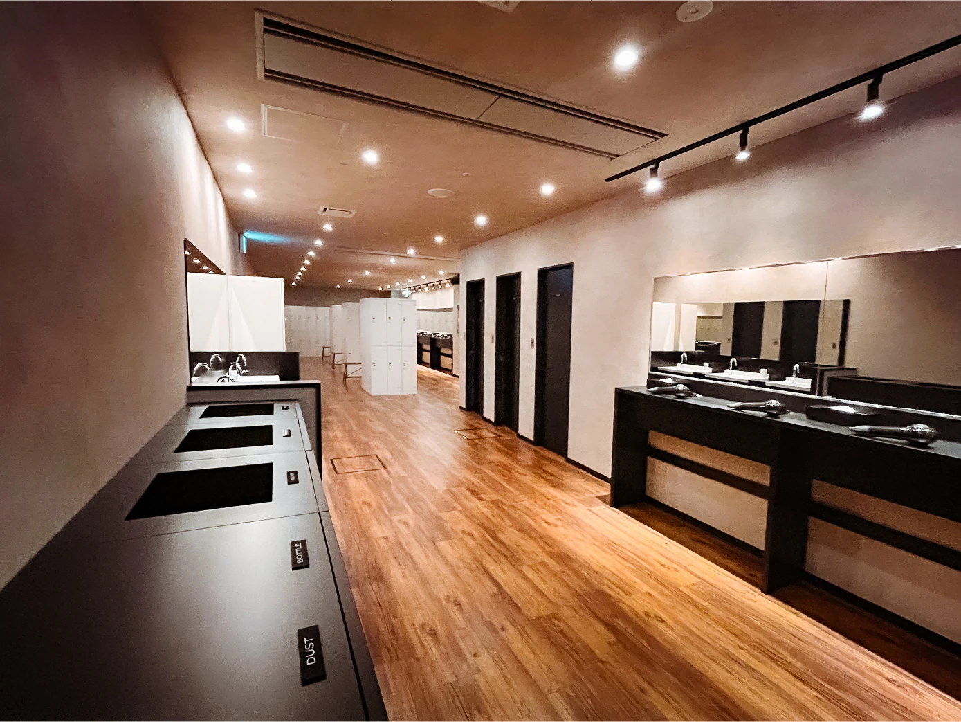 梅田茶屋町店｜暗闇フィットネス FEELCYCLE｜大阪梅田駅、梅田駅