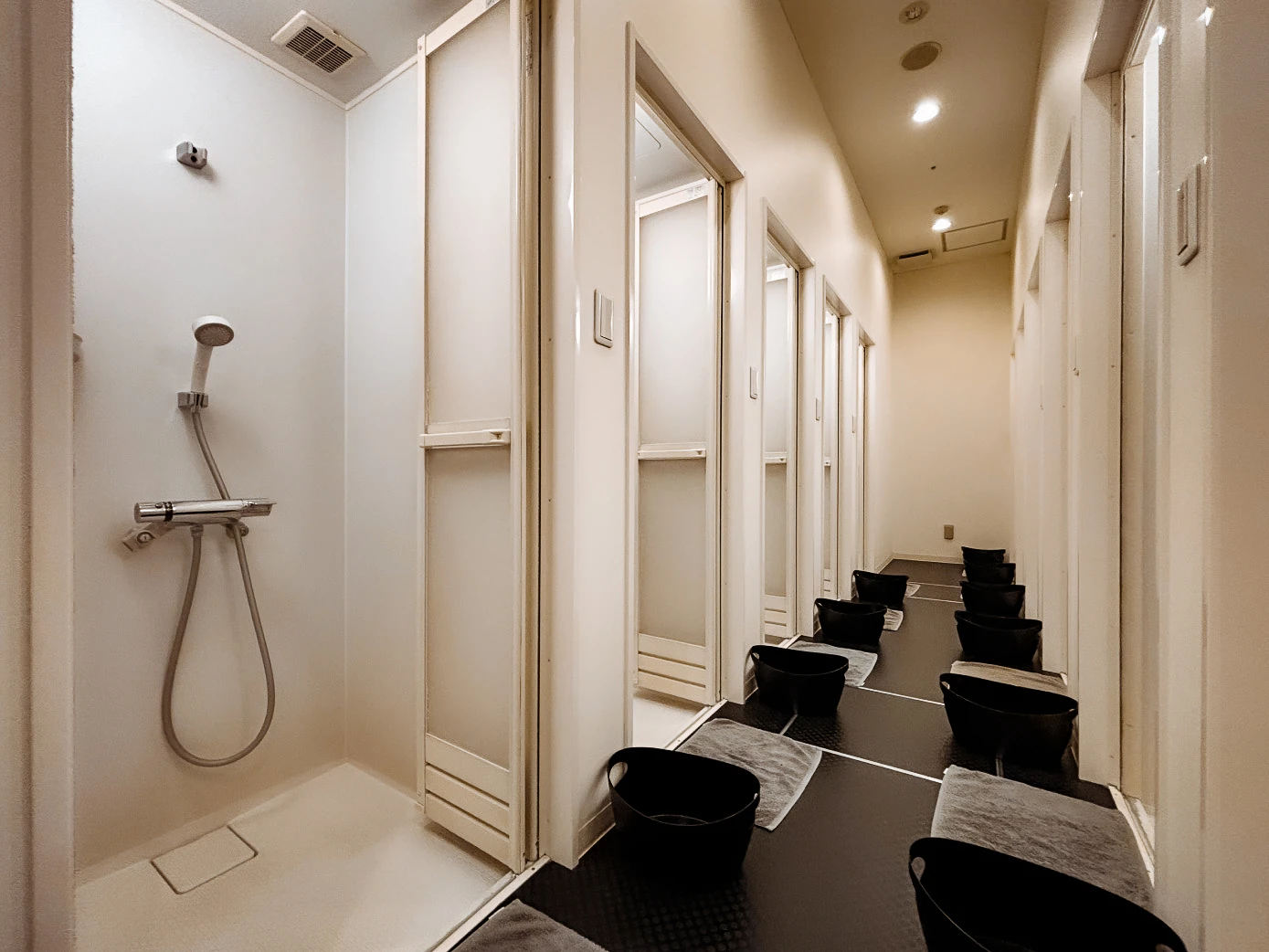 横須賀中央店｜暗闇フィットネス FEELCYCLE｜横須賀中央駅